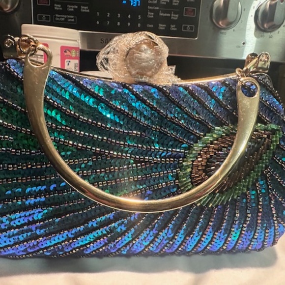 Stunning BRAND NEW NEVER USED Peacock Sequin Cocktail Purse! - Picture 10 of 16